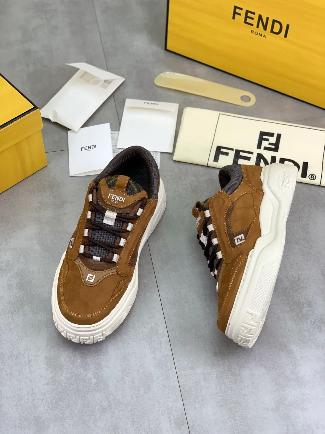 Men's Men's Shoes 💰P800 New Style 💰💎💎💎Summer Hot Style [FENDI Fendi] Top Version 🆕New slip-on sneakers, wavy soles engraved with original words. Embossed Fendi Flow lettering on the heel. The upper is made of high-end calfskin and breathable materials. Original lining with tone-on-tone details decorated with innovative handcrafting techniques. Ultra-light and wear-resistant TPU and IP foam soles, overall lightweight and comfortable. Size:39-44 (38 45 can be customized)